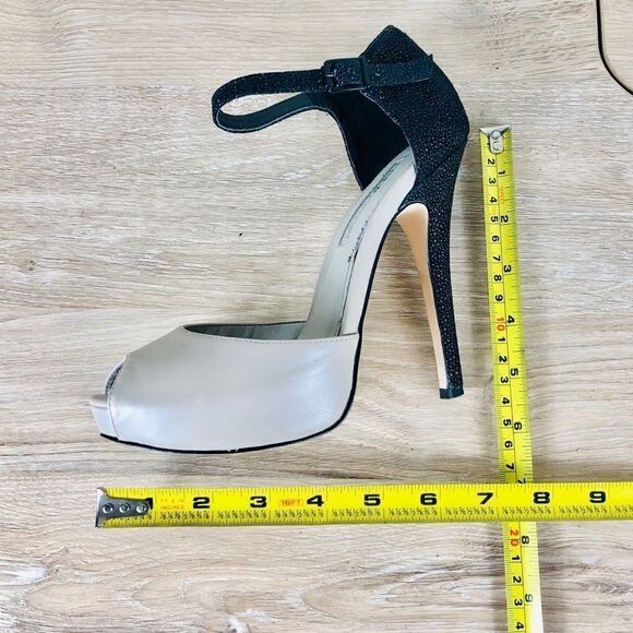 BCBGMaxazria high heels - Picture 7 of 7